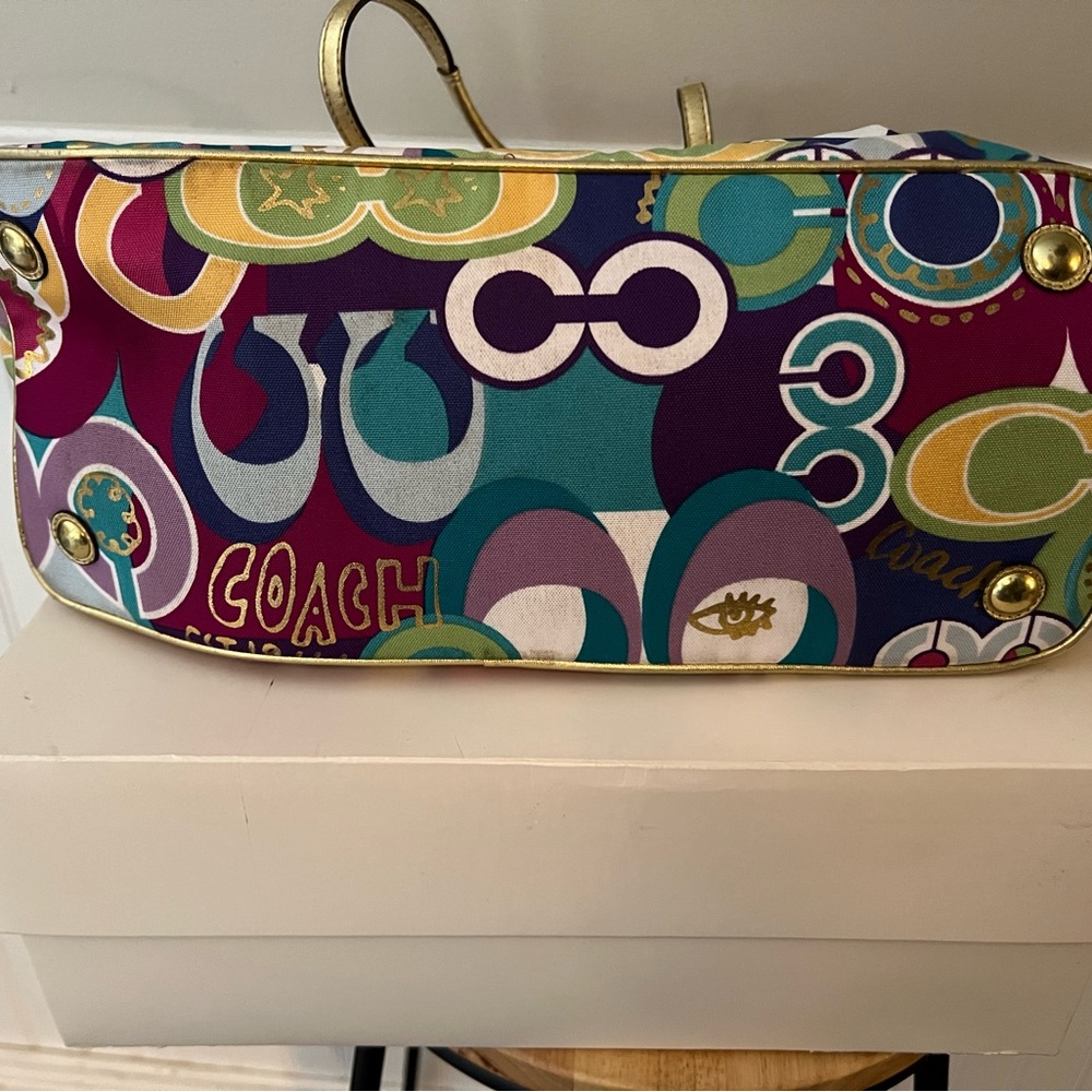 Like NWOT Authentic Coach Multi-Color, 3 large pocket purse! In dustcover! 🛍️🤑 - Picture 6 of 11